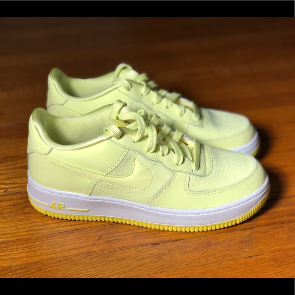 nike lv8 yellow